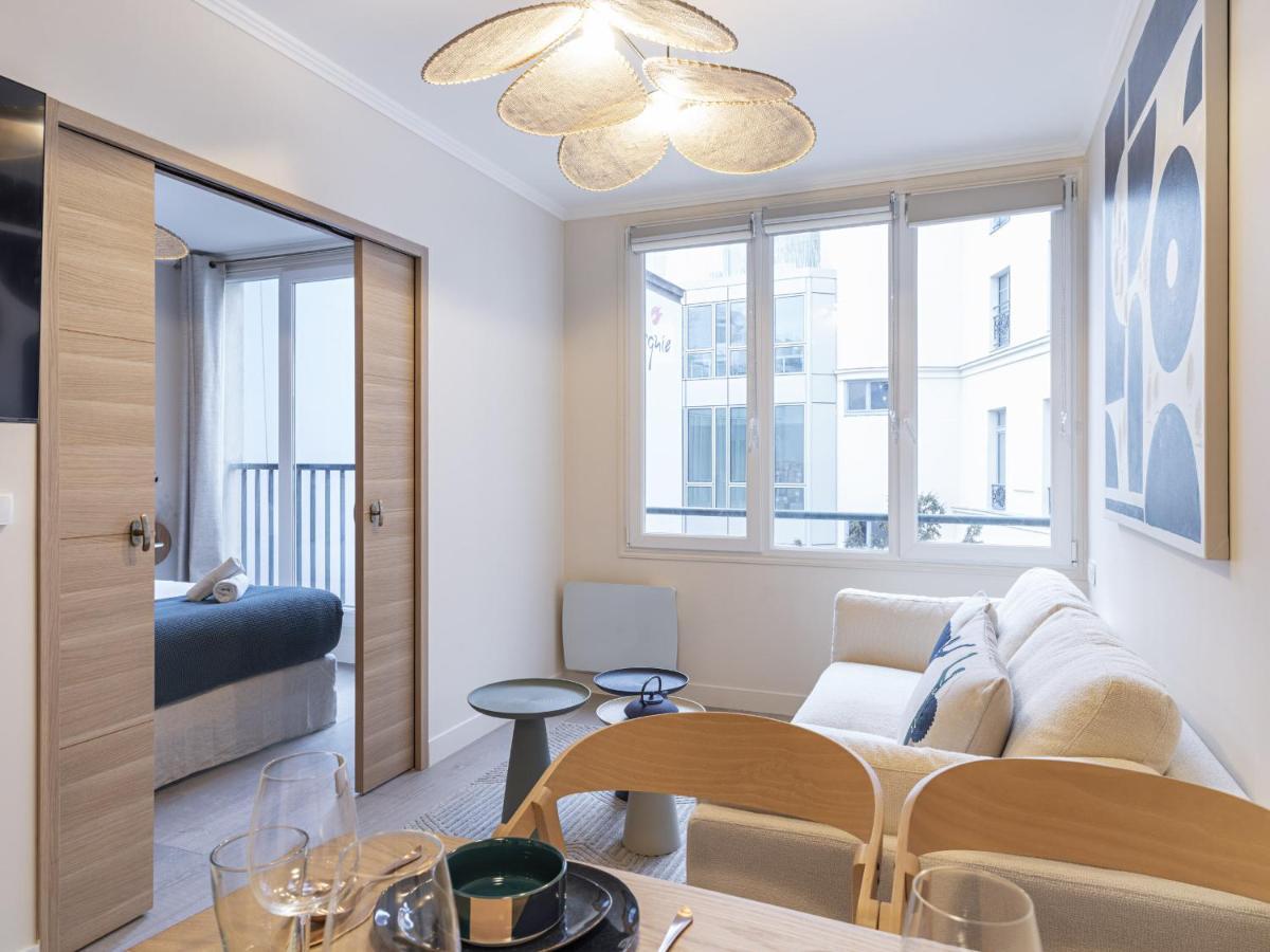 The Blue Suite On Champs Elysees Avenue 파리 외부 사진